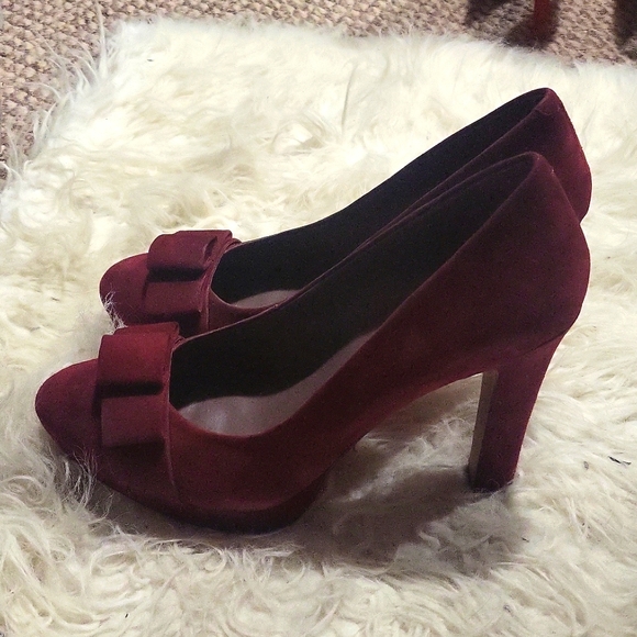 MRKT **Claire suede Burgundy/plum tuxedo bow loop heels - Picture 2 of 8